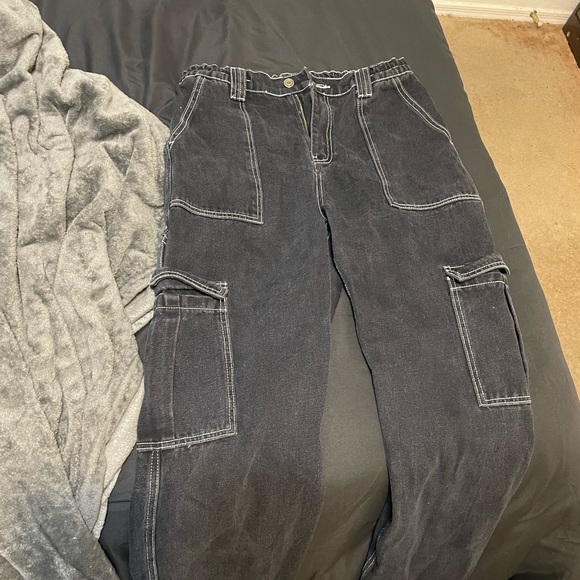 Black cargo - Picture 3 of 3